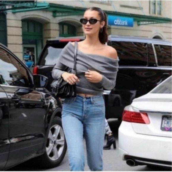 ❌SOLD❌ WILFRED Croquis Sweater  Ribbed Off Shoulder Light Grey Aritzia - Picture 5 of 11